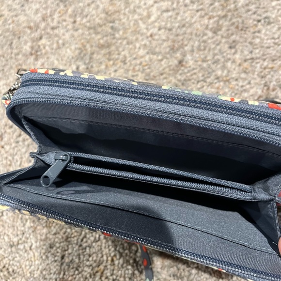 Vera Bradley bag set.  Discontinued Pattern.  5 pieces - Picture 5 of 12